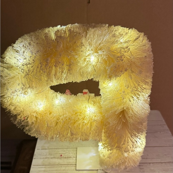 Anthropologie Festive Sisal Light Up Diorama